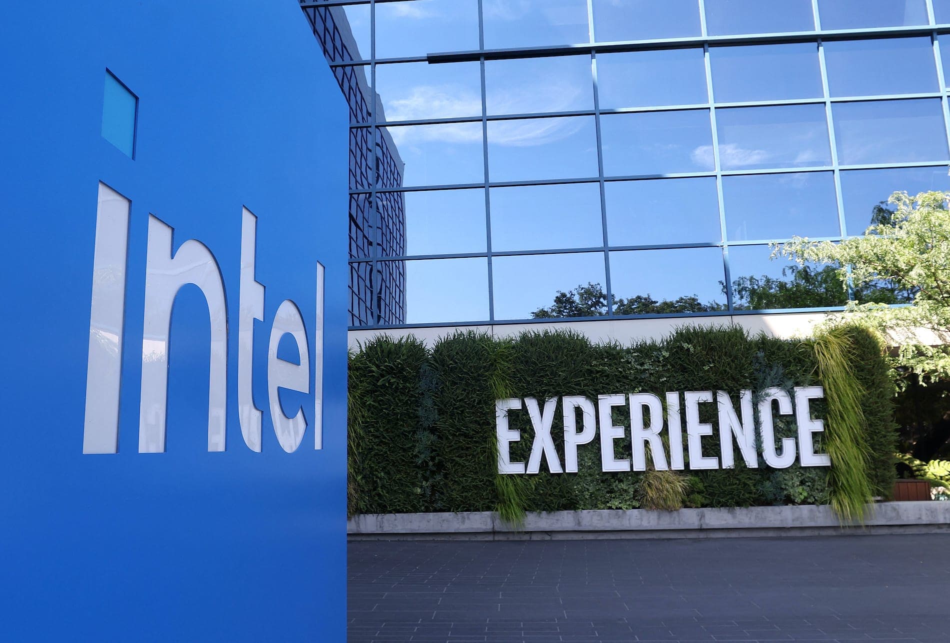 Intel, en dificultades por su rezago en IA, nombra nuevo director general